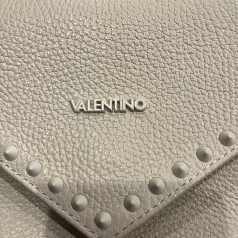 Mario Valentino Cream Pebbled Leather Envelope Crossbody with Gold Chain NWOT - Picture 14 of 16